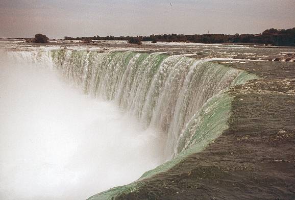 The lip of the Horshoe falls